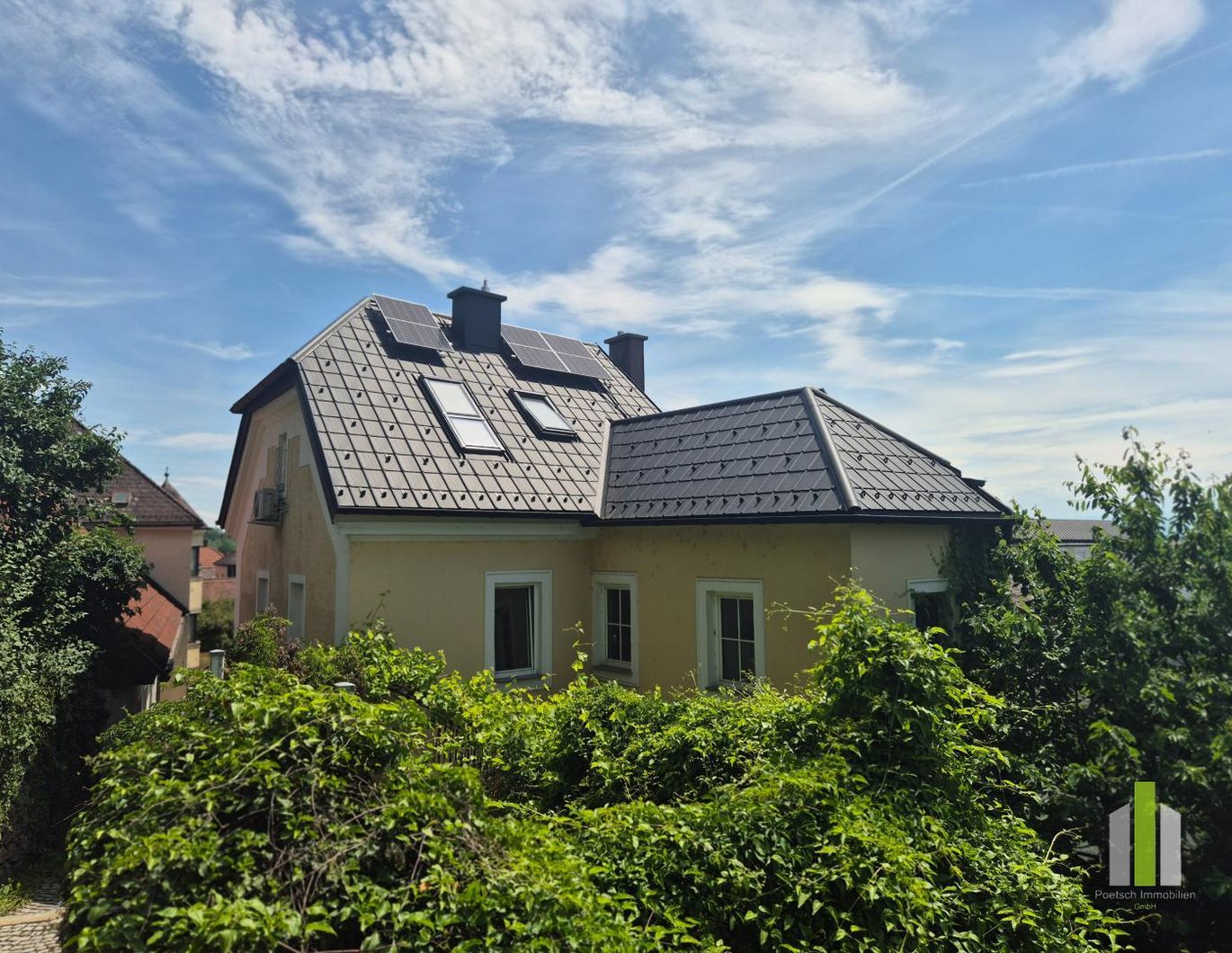 Charakteristisches Markthaus im Stadtzentrum – Bild 1 von 6