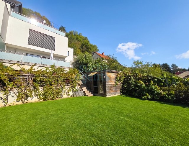 Generationenhaus in St. Magdalena: Ruhige Sonnenlage, Panoramablick, Doppelgarage & Smart Home – Bild 2 von 6