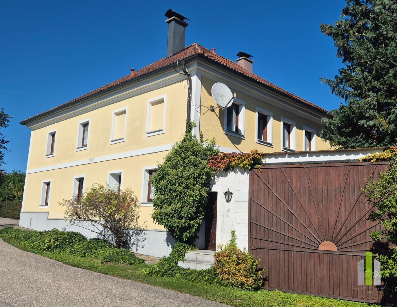 Wunderschöner Dreikanthof in Ruhelage mit Reithalle – Bild 1 von 6