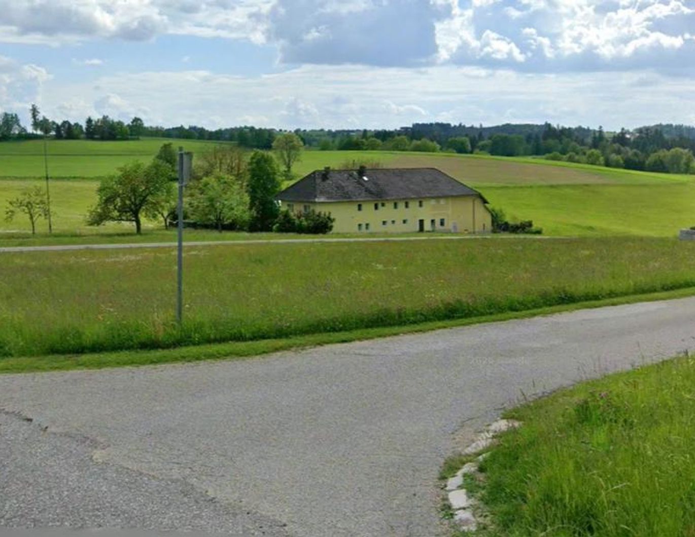 Großzügiges Grundstück im Mischbaugebiet ohne Bauzwang - Wohn- und Arbeitsmöglichkeit Kombiniert (Provisionsfrei) – Bild 1 von 4