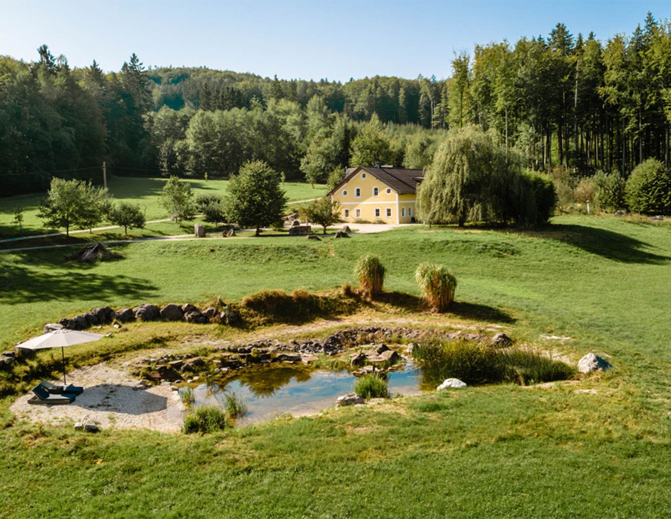 Reiterparadies mit Schwimmteich in der Nähe von Gmunden – Bild 1 von 6