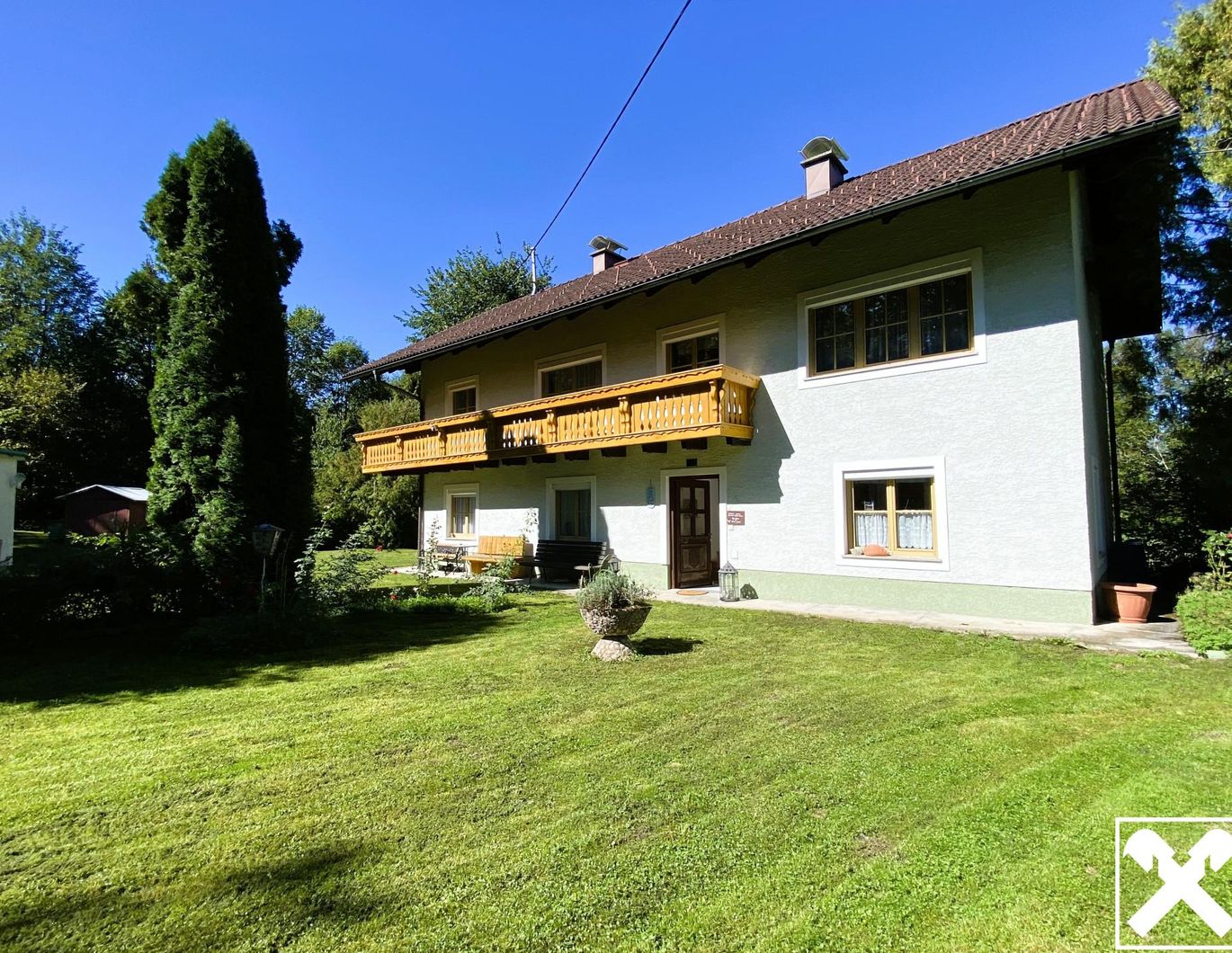Viel Platz im Grünen! Geräumiges Wohnhaus mit Großem Grundstück – Bild 1 von 6