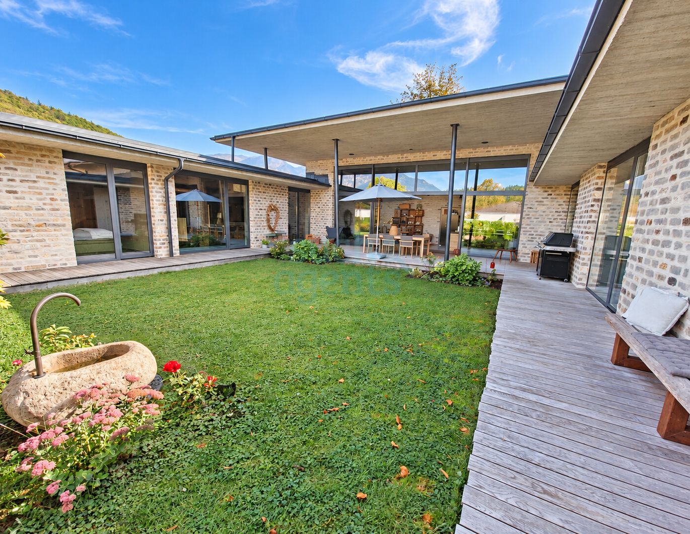 Neubauvilla in Bad Ischl - 337 m² auf einer Ebene, Raumhöhen bis 4 M und Smart Home – Bild 1 von 6
