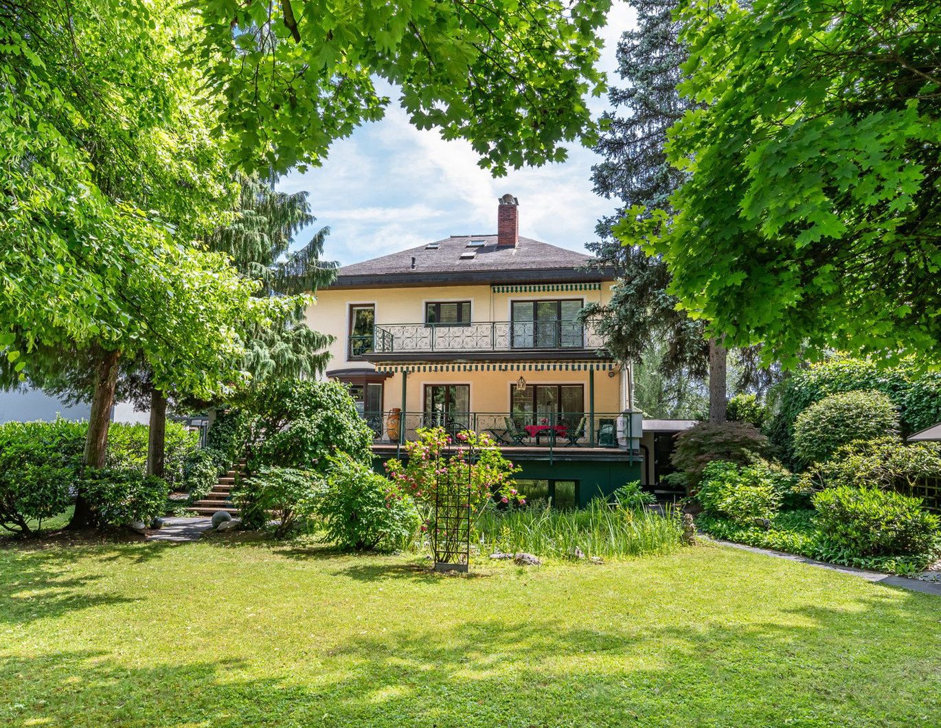 Repräsentative Stadtvilla – Bild 1 von 6