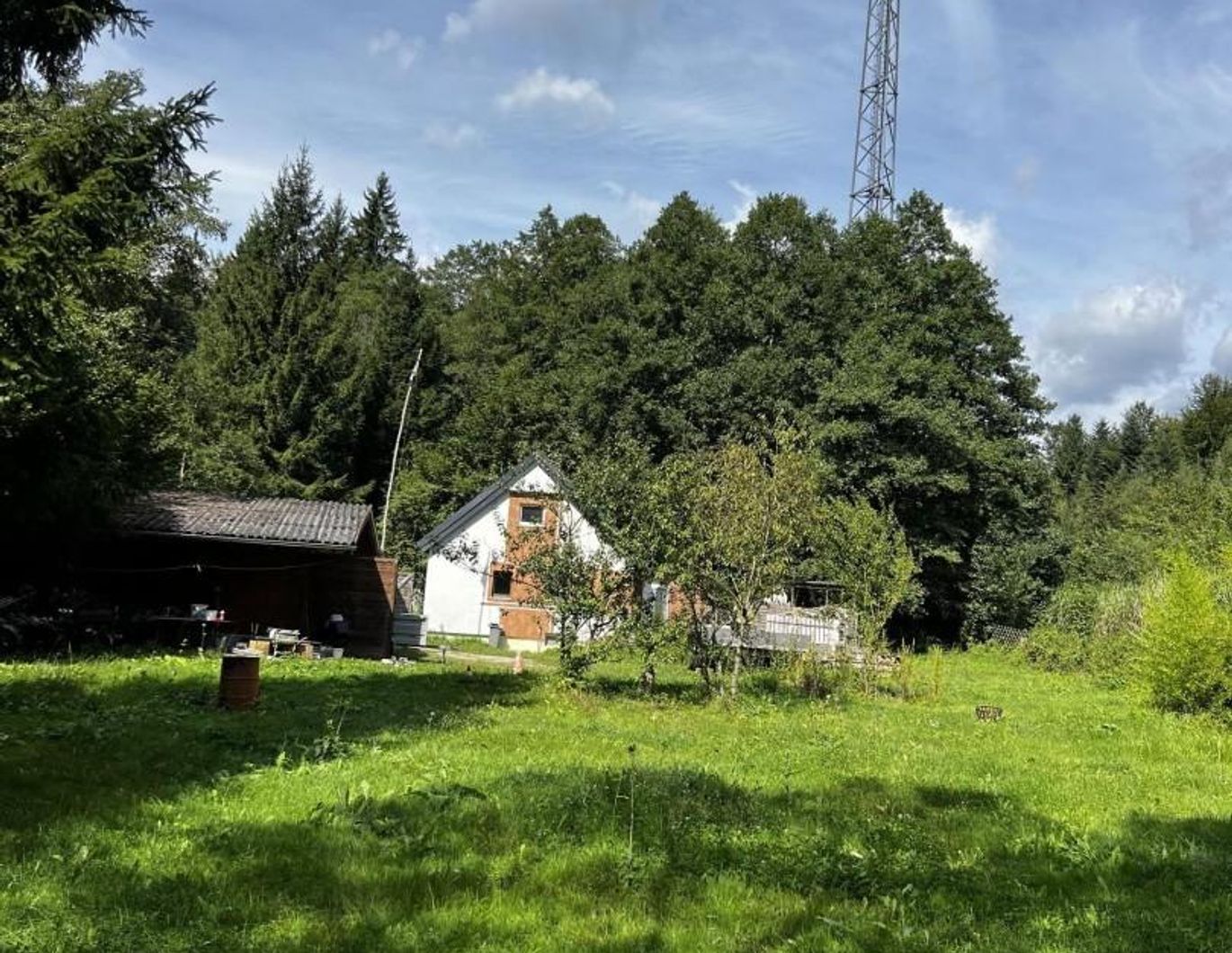 Sacherl in Alleinlage vor den Toren Vöcklabrucks – Bild 1 von 6