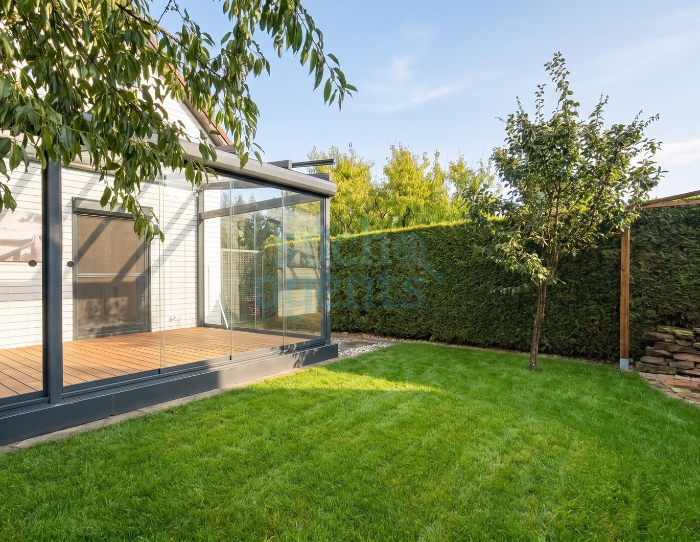 Modernisiertes Eckhaus mit Ca. 200 m² Wohnfläche, Sommergarten, Sauna & Garage – Bild 1 von 6