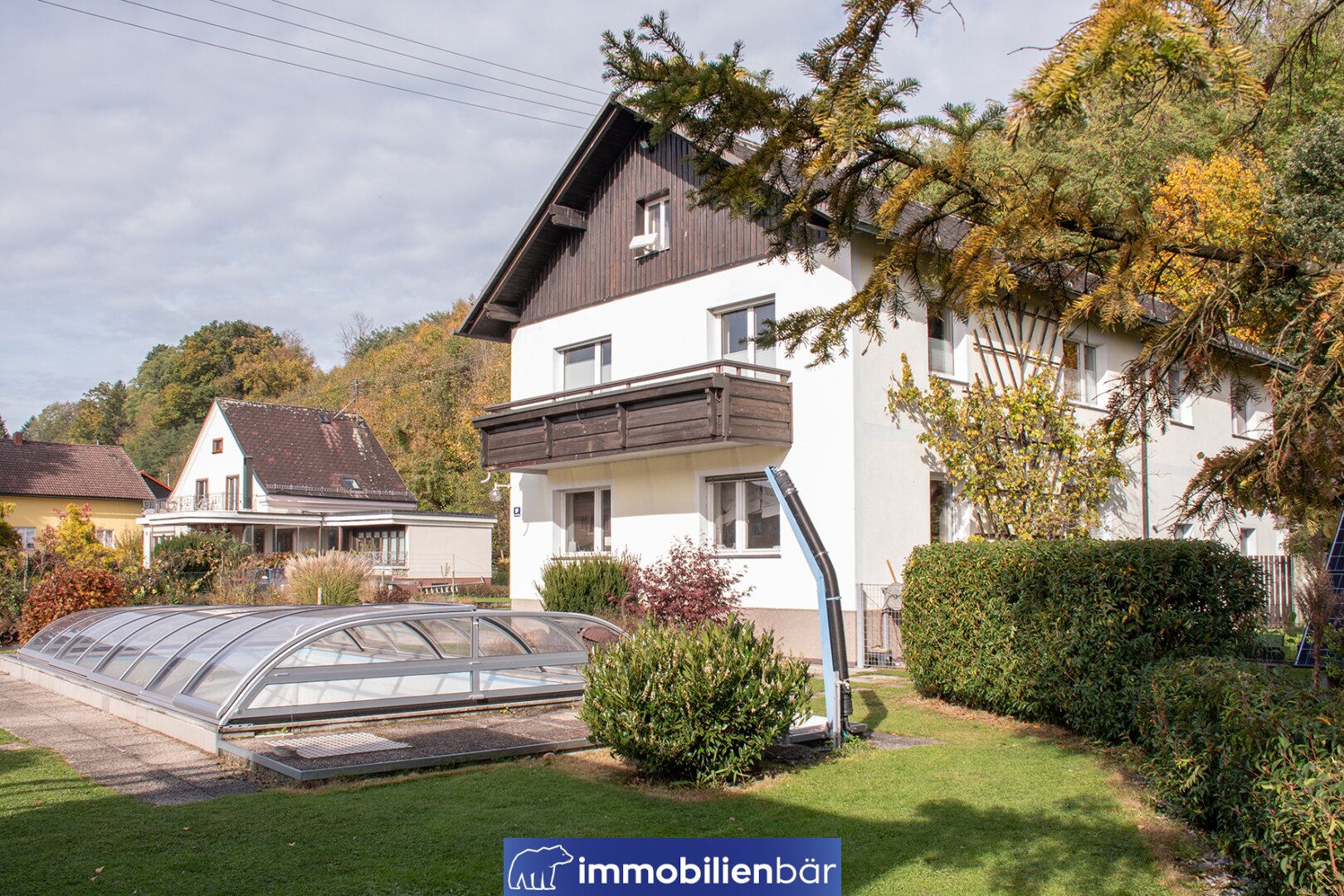 Solides Platzwunder mit Pool nur 500m vom Zentrum entfernt / Grundfläche 1.296 m² / Ziegeldoppelgarage mit Lagerraum – Bild 2 von 15