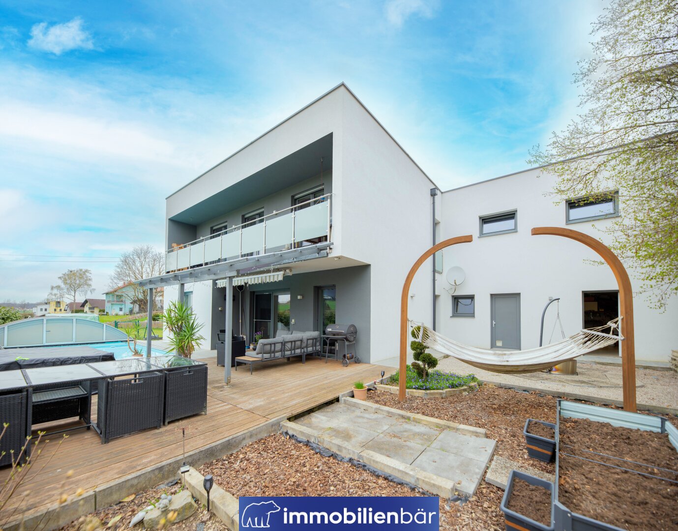 Exklusives Haus im Grünen in Peuerbach/Bruck – Stilvolles Wohnen mit Pool & viel Platz – Bild 3 von 20